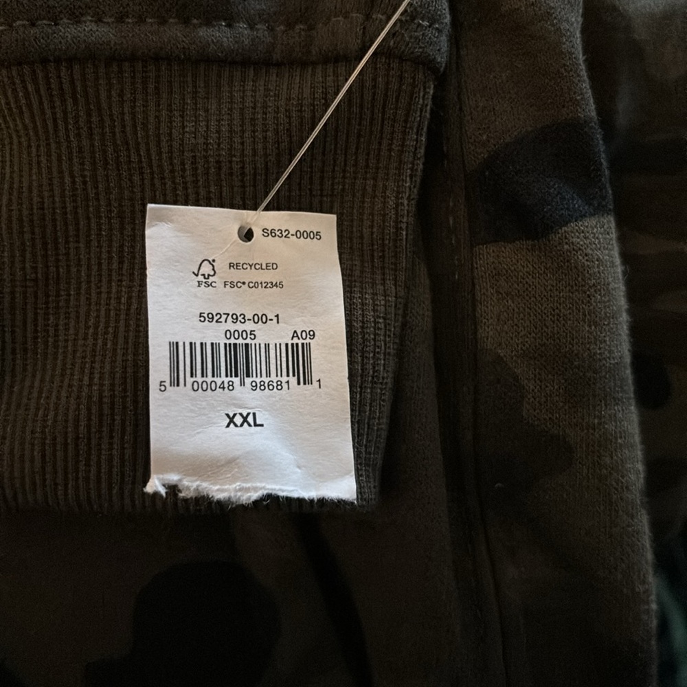Old Navy XXL Dark Camo Sweat Pants! New with tags! Never worn.